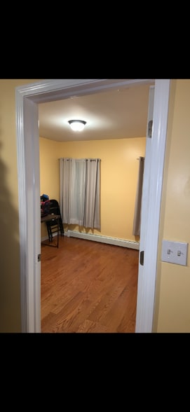 Building Photo - 18 High St