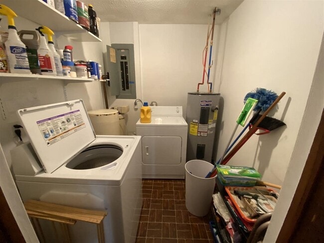 Building Photo - 2829 Hopkins Dr