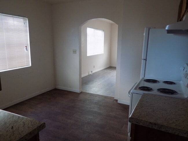 Building Photo - 1865 Hope St