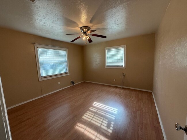 Building Photo - 2bed/ 1bath convenient  to CAFB