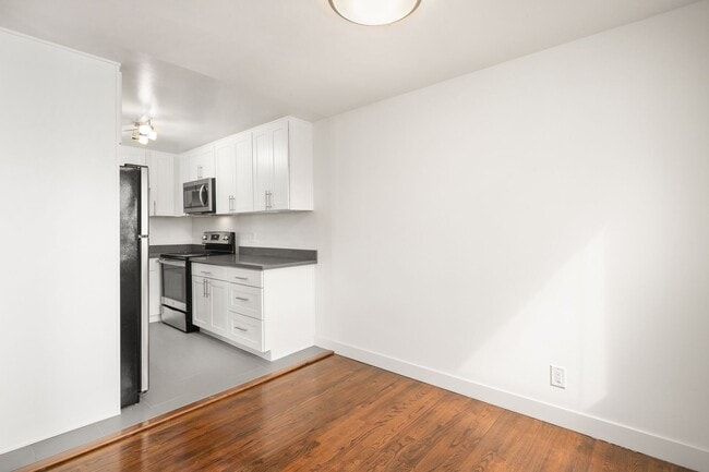Building Photo - 2 Bed 1 Bath at Linden West!