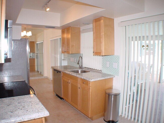 Building Photo - 590 NE Wavecrest Way