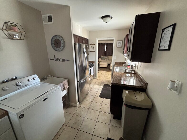 Building Photo - 4012 E 27th St