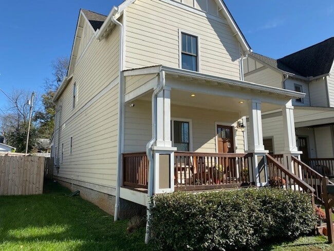 Building Photo - Craftsman Inspired 3 Bed/ 2.5 Bath Home in Cleveland Park, Fenced Yard, Pet Friendly, Screened Po...