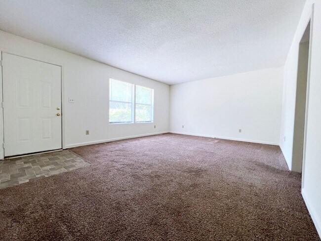 Building Photo - Three-Bedroom, Two Bathroom at Hill Street Duplex