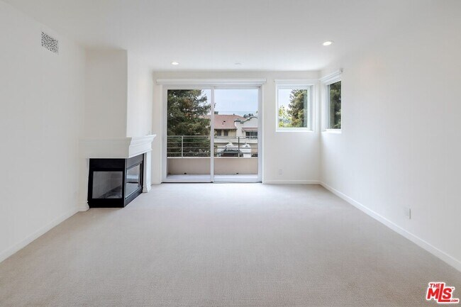 Building Photo - 15425 Antioch St
