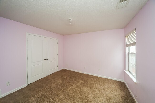 Building Photo - 10085 Woodland Hills Dr