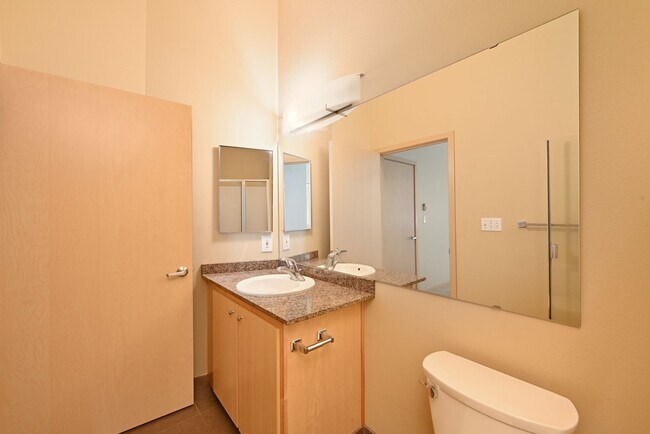 Building Photo - 425 23rd Ave S