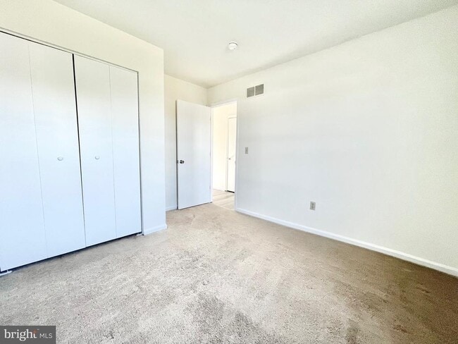 Building Photo - 245 Charring Cross Dr
