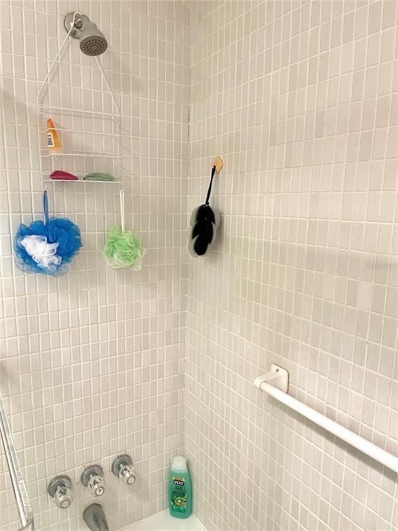 Building Photo - 4650 Cove Cir