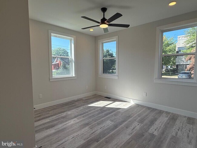 Building Photo - 132 Yale Ave