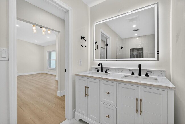 Building Photo - 280 Sulky Way