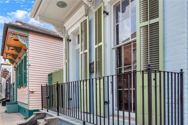 Building Photo - 1300 Chartres St