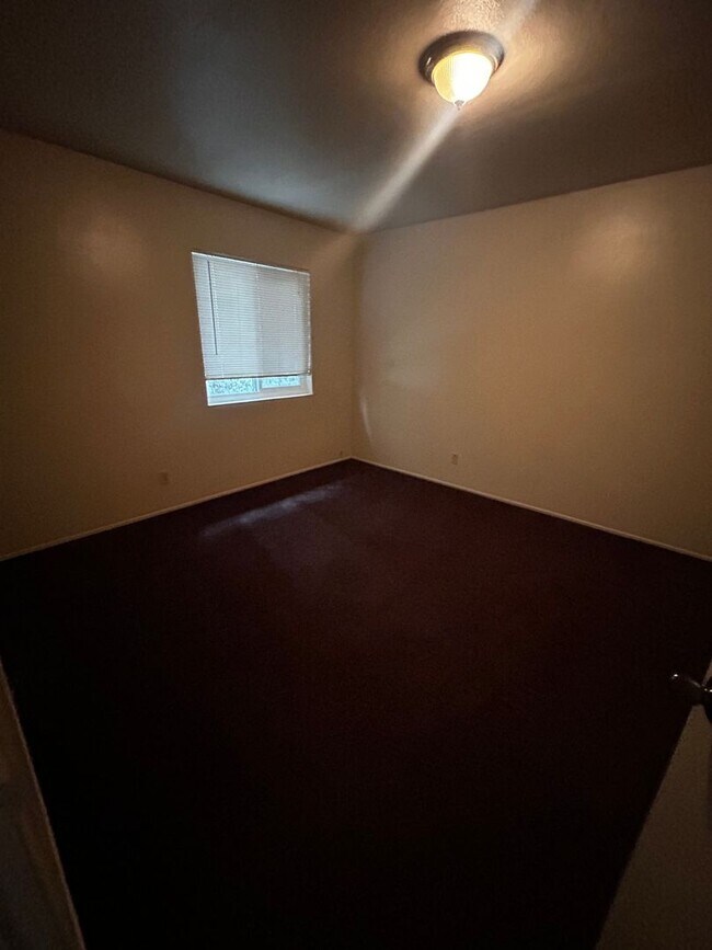 Building Photo - 333 Poplar St