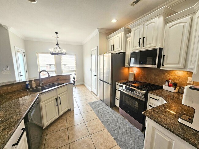 Building Photo - 3803 SW Kite Dr