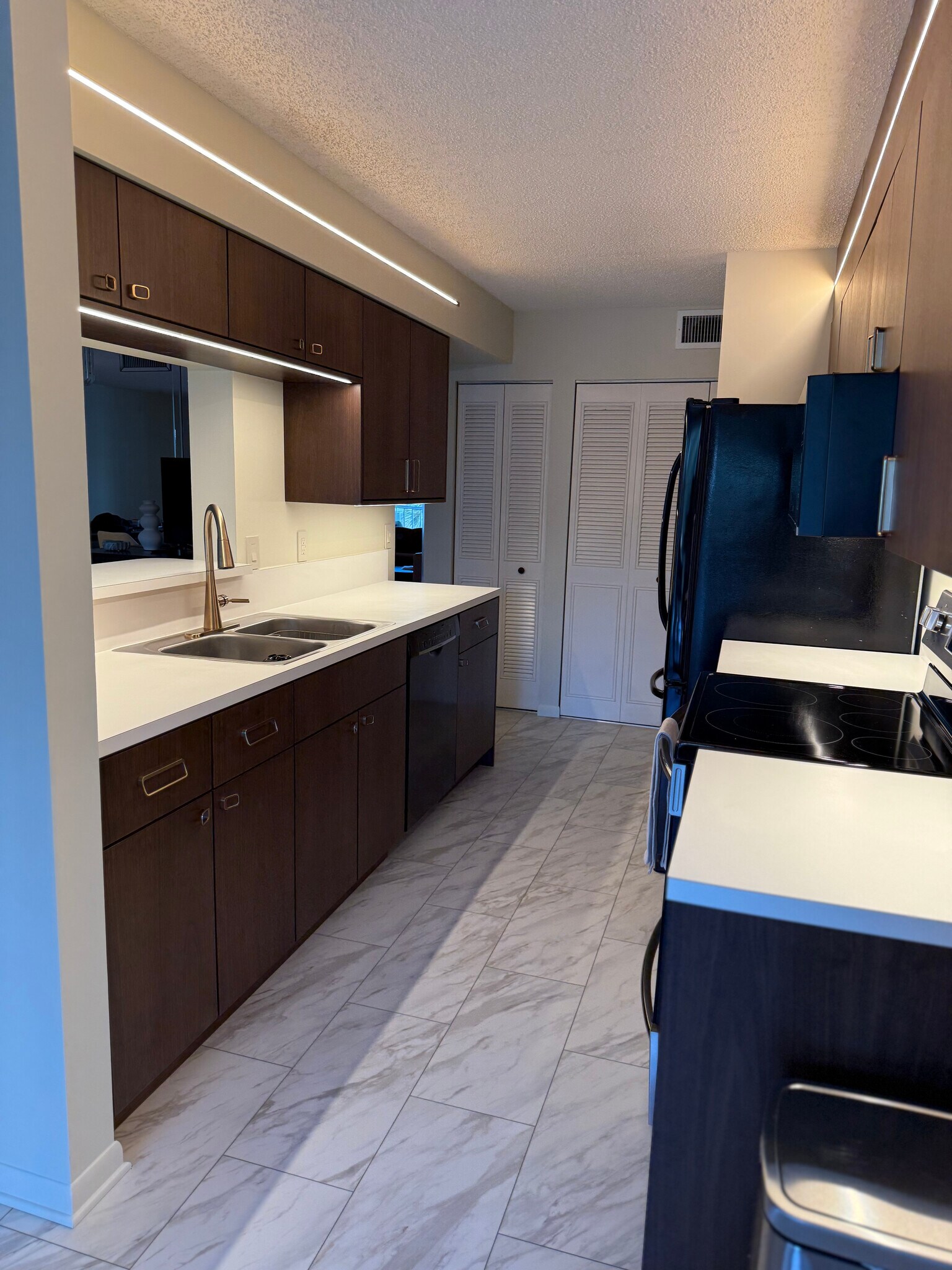 Building Photo - 102 Half Moon Cir