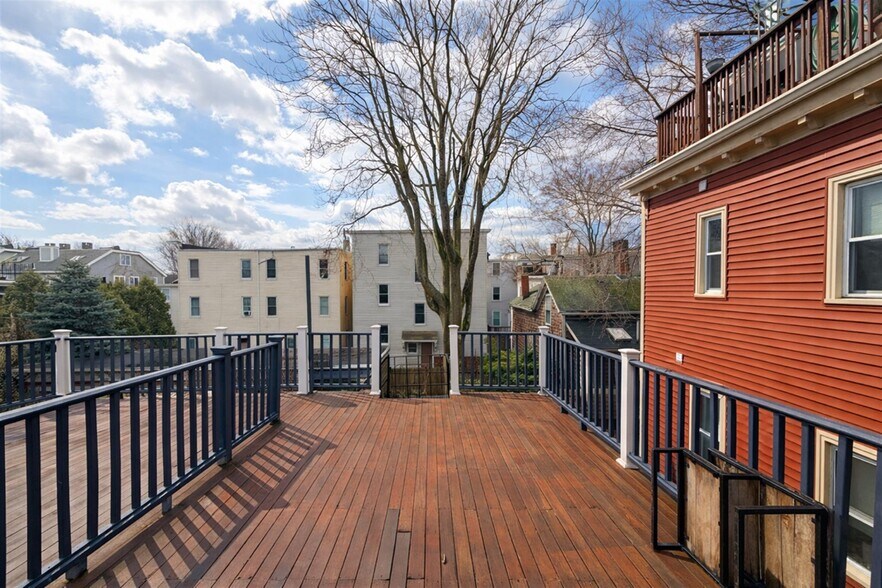 Building Photo - 24 Watson St