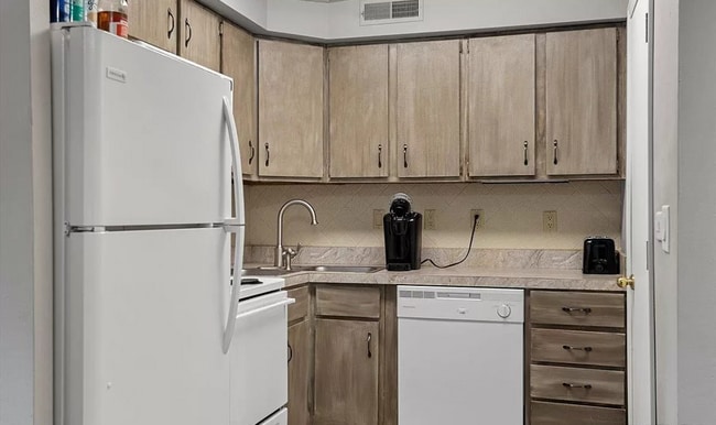 Building Photo - 6600 6th Street Frontage Rd E