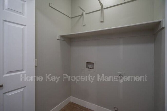 Building Photo - 184 S Valley View Dr