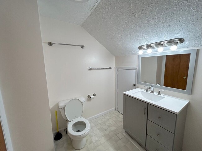 Building Photo - 1320 N Main St