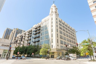 Building Photo - 758 N Larrabee St