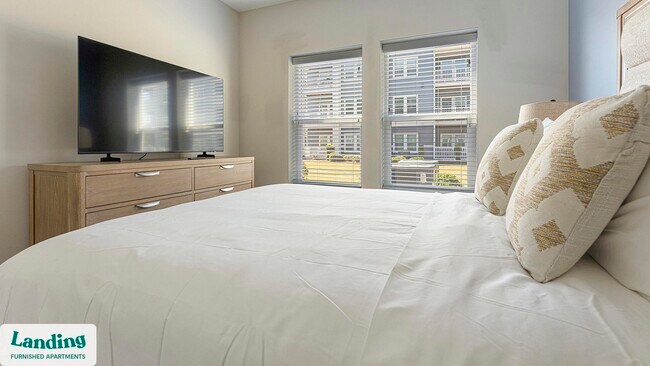 Building Photo - 915 Brentmoor Dr