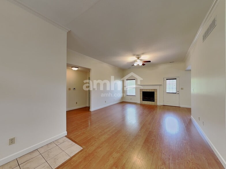 Building Photo - 559 Prince Dr
