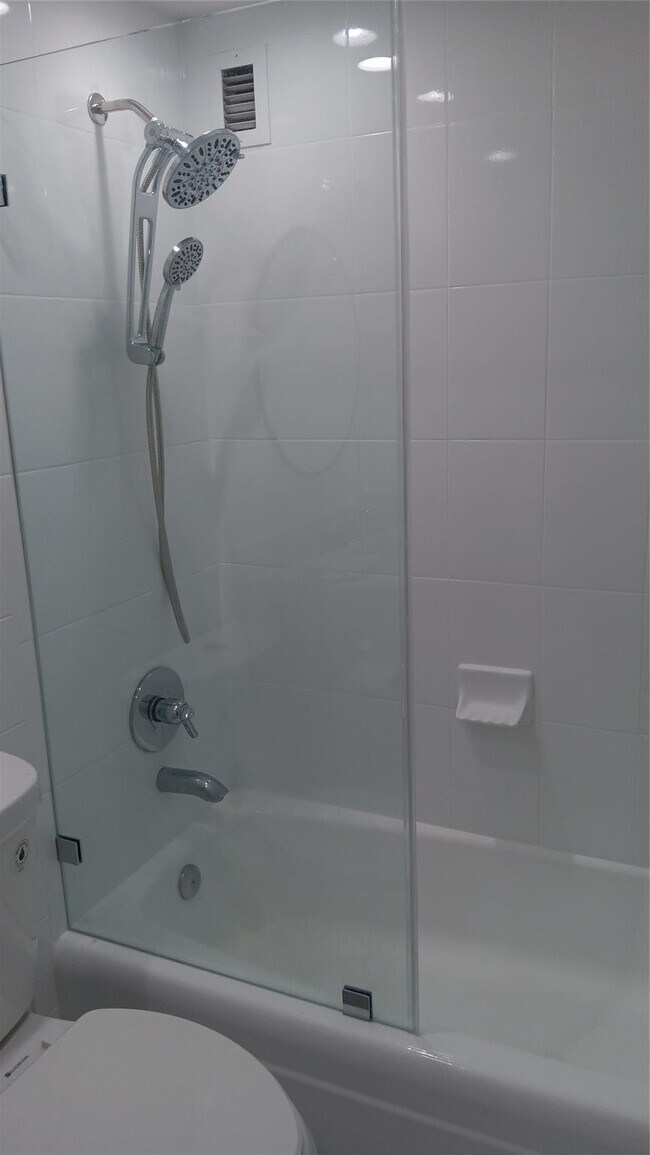 Building Photo - 3001 S Ocean Dr