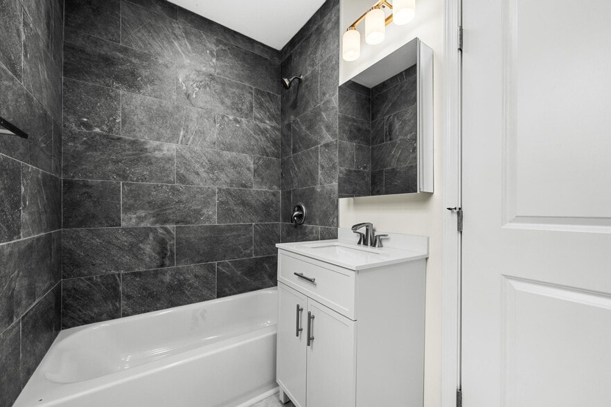 Building Photo - 346 Bennett St