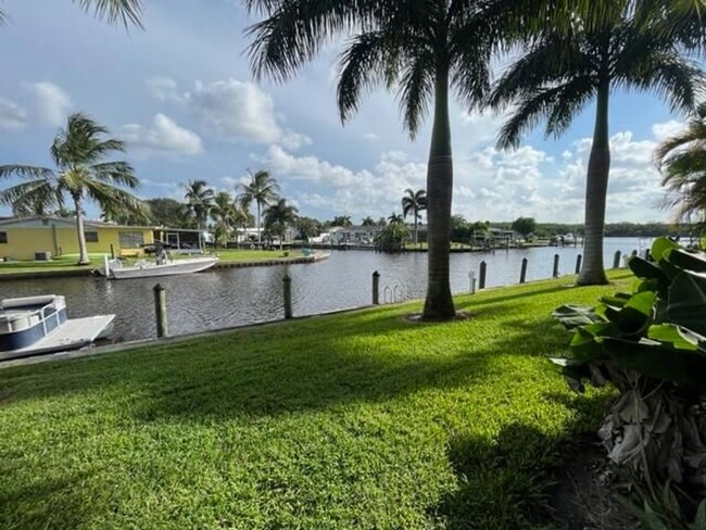 Building Photo - Seasonal Rental in Stuart