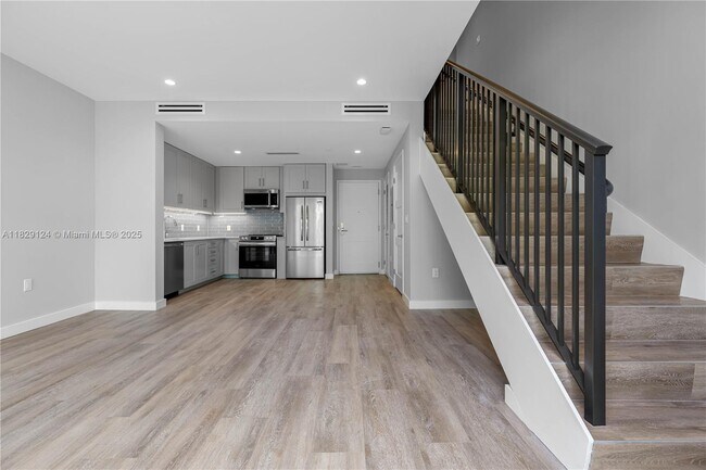 Building Photo - 3335 Thomas Ave