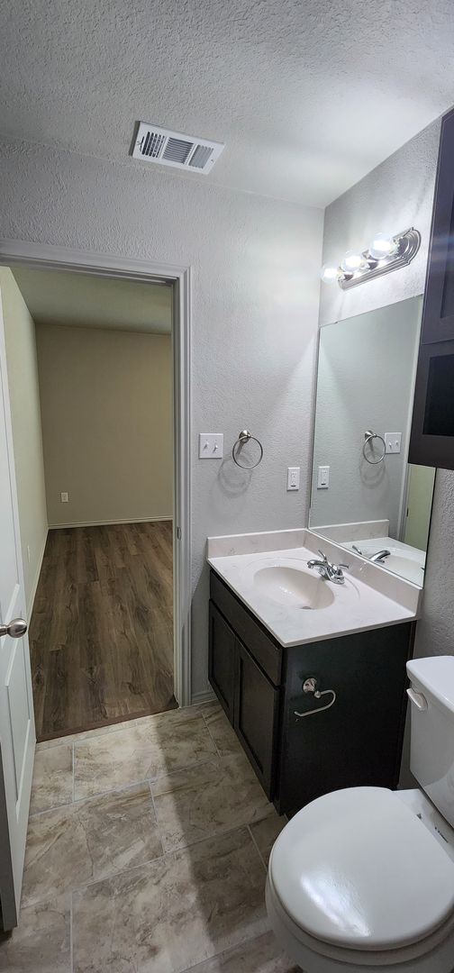 Building Photo - 3 Bedroom 2 Bath Duplex in Copperas Cove V...