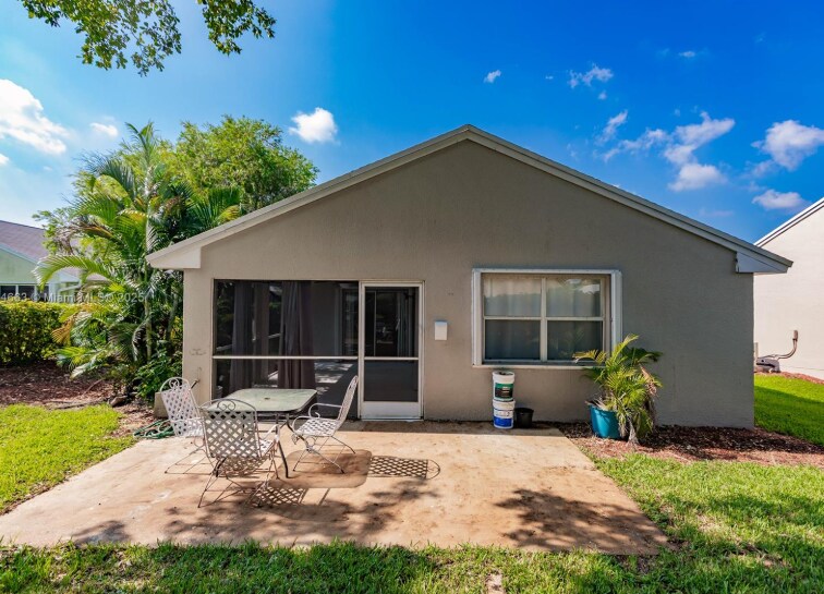 Building Photo - 2235 SE 6th Ct