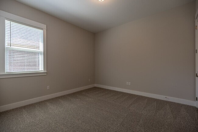 Building Photo - 5 Bedrooms!  Wooded Lot With No Back Neighbors • Luxury Finishes