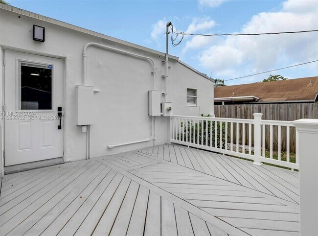 Building Photo - 345 NW 44th St
