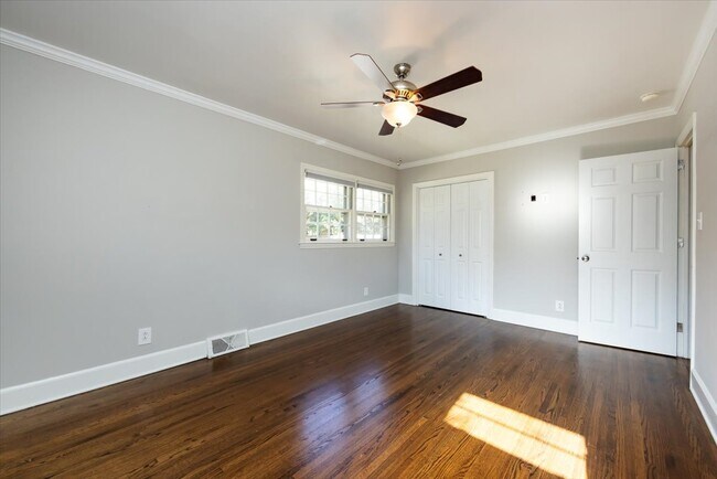 Building Photo - 5400 Farmbrook Dr