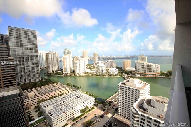 Primary Photo - 950 Brickell Bay Dr