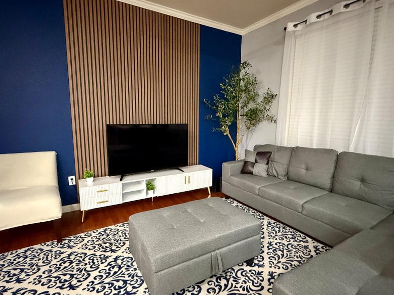 Building Photo - 860 N Orange Ave