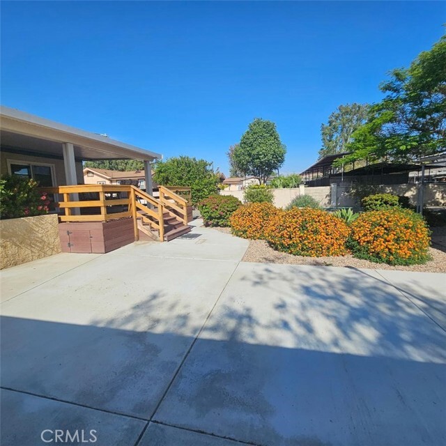 Building Photo - 746 River Dr