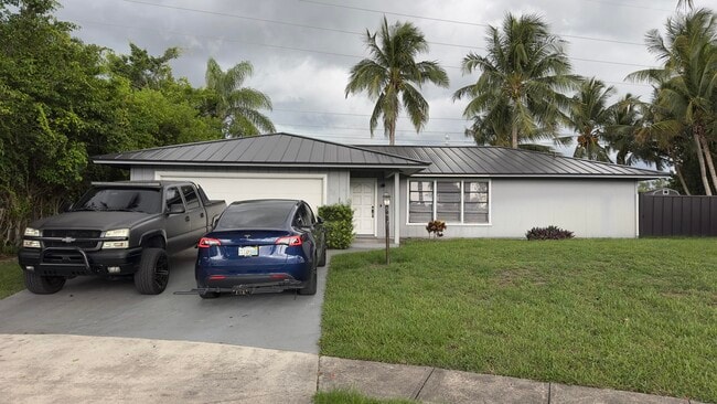 Primary Photo - 323 Canterbury Dr W