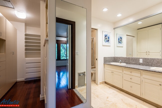 Building Photo - Beautiful Los Gatos Home | Remodeled | Ama...