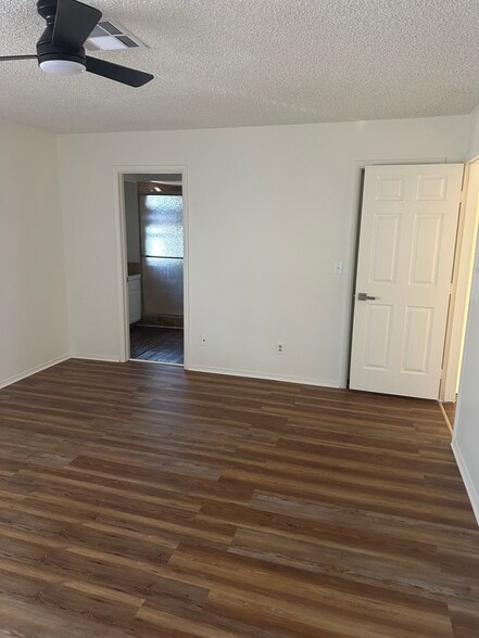 Building Photo - 8140 Spur Ct