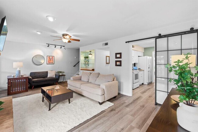 Building Photo - 10328 Briar Forest Dr