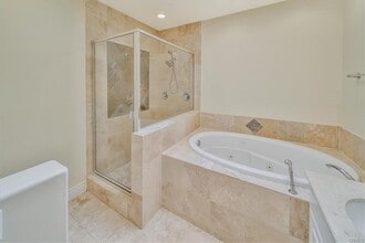 Building Photo - 2109 Vanderbilt Ln