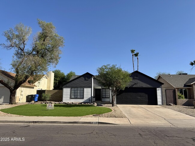Building Photo - 613 W Rosemonte Dr