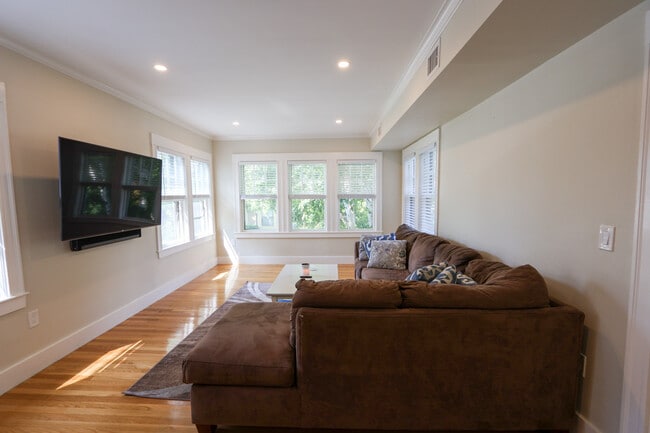 Building Photo - 241 Savin Hill Ave