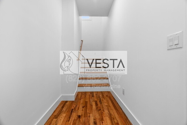 Building Photo - 510 Deaverview Rd