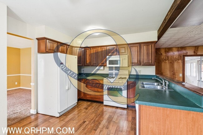 Building Photo - Spacious Ranch with Over 2,200 Finished Sq...