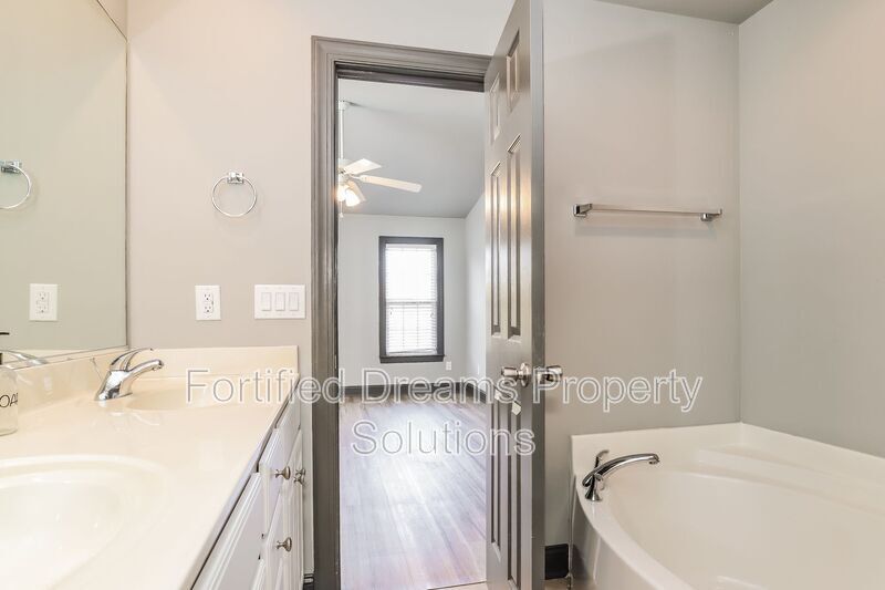 Building Photo - 103 Eva Dr