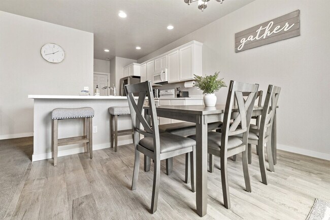 Building Photo - 2646 W Snyder St